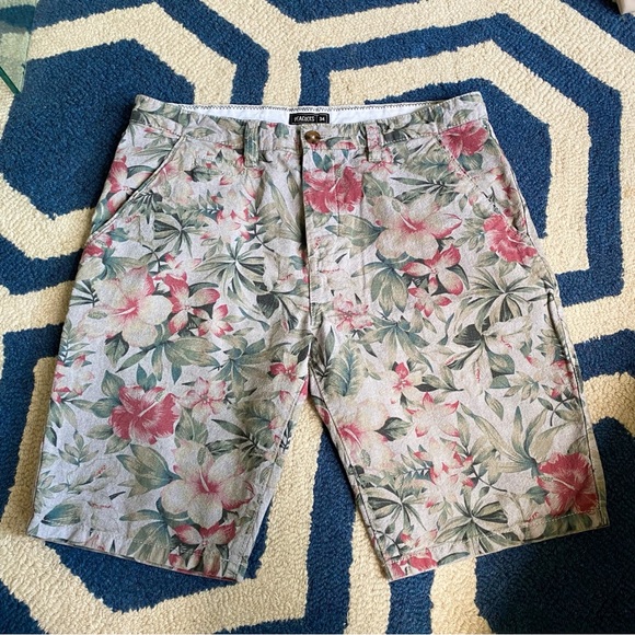 🌿 PEACOCKS GREY GREEN MULTI FLORAL CASUAL SHORTS! - Picture 5 of 10